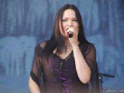 live_tarja_singing.jpg